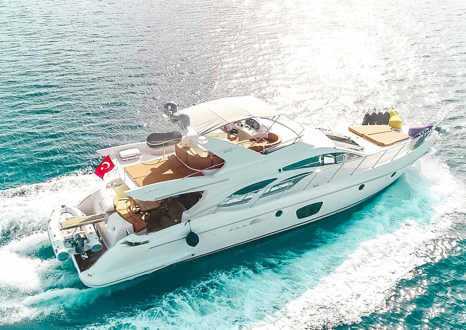 Charter Motor Yacht Azimut 62 Fly